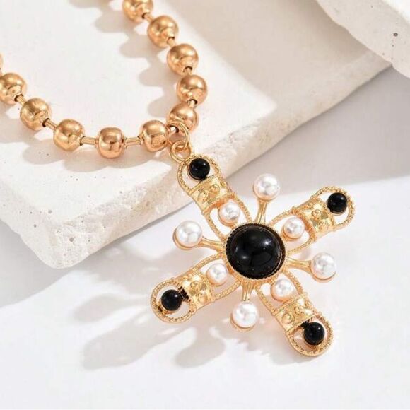 Vintage style Black Cross Necklace A1486 - Picture 3 of 6